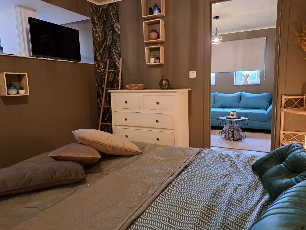 Aux Champs Des Cloches Apartment Houffalize Bagian luar foto