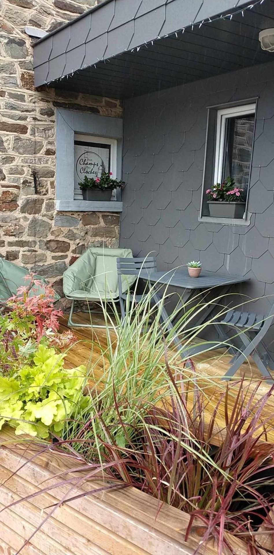 Aux Champs Des Cloches Apartment Houffalize Ruang foto